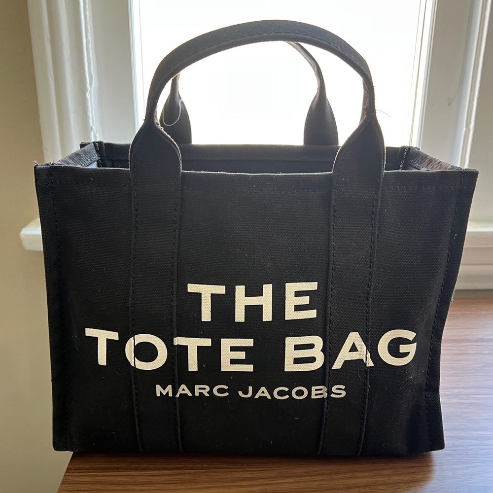 BLACK MARC JACOBS THE TOTE BACK small